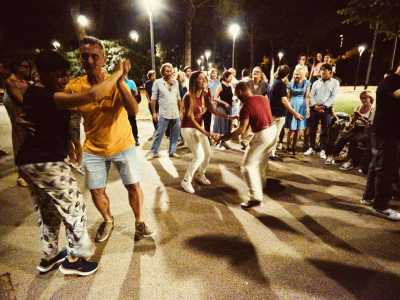...o nei cosiddetti �clandestini�, incontri improvvisati dopo un passaparola sui social